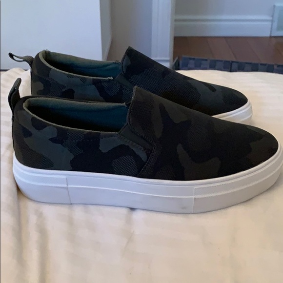 Kendall and Kylie Camo Slip Ons - Picture 2 of 4